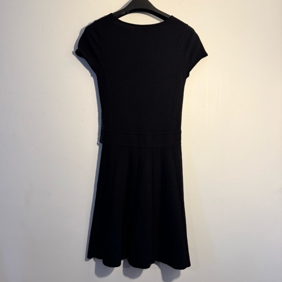 Theory V-Neck Lace Belt Pleated Skirt Dress Size Small - Picture 2 of 3